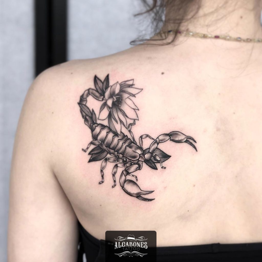 Amanda Lucateli - Alcabones Tattoo